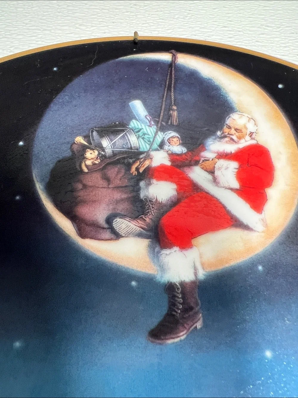 Limited Edition Christmas 1998 Decorative Holiday Plate - Santa Moon Scene